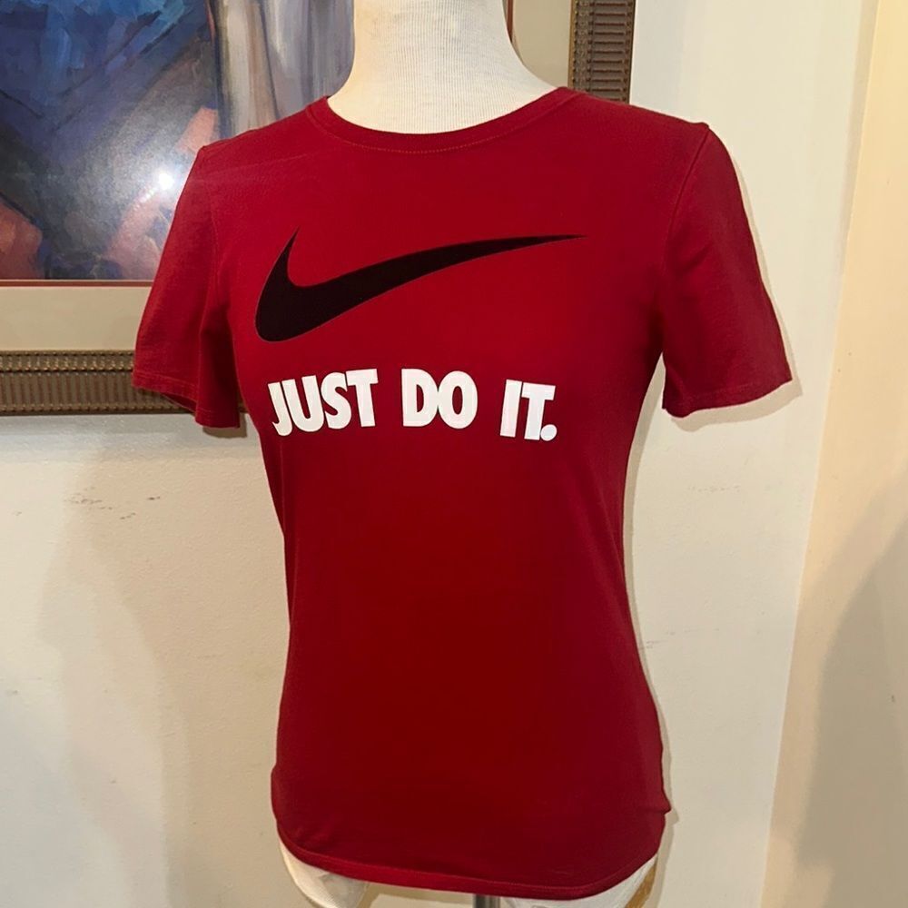 Nike Red Fitted Short Sleeve Tee Size Small